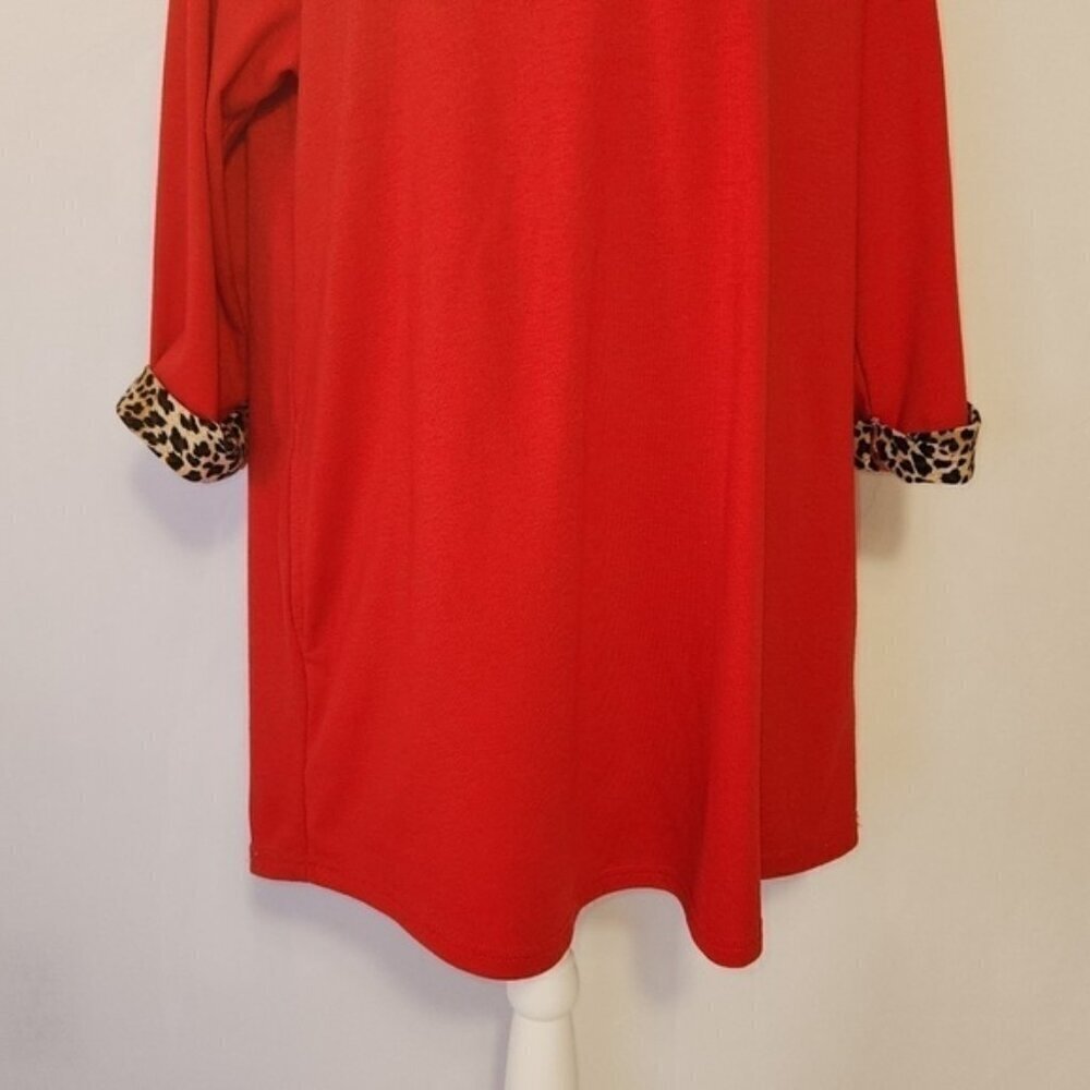 Sunshine & Rodeos Women SZ L Red 3/4 Sleeve Leopard Print Cuff Relaxed Fit Tunic - Picture 4 of 14